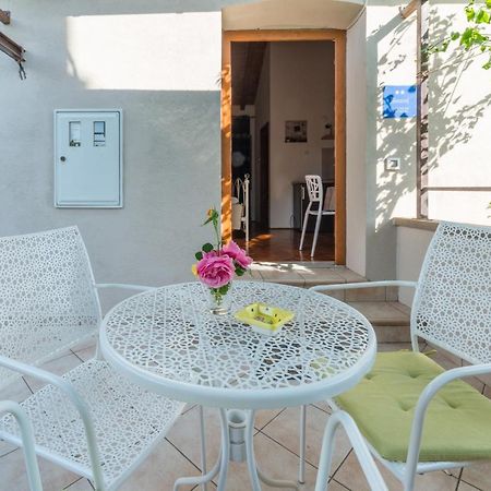 Apartmani Bugenvilija Brbinj Exterior photo