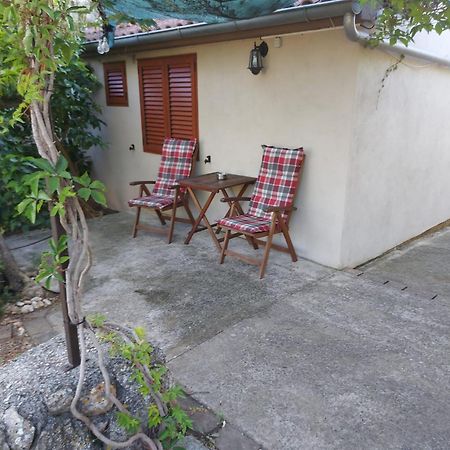 Apartmani Bugenvilija Brbinj Exterior photo